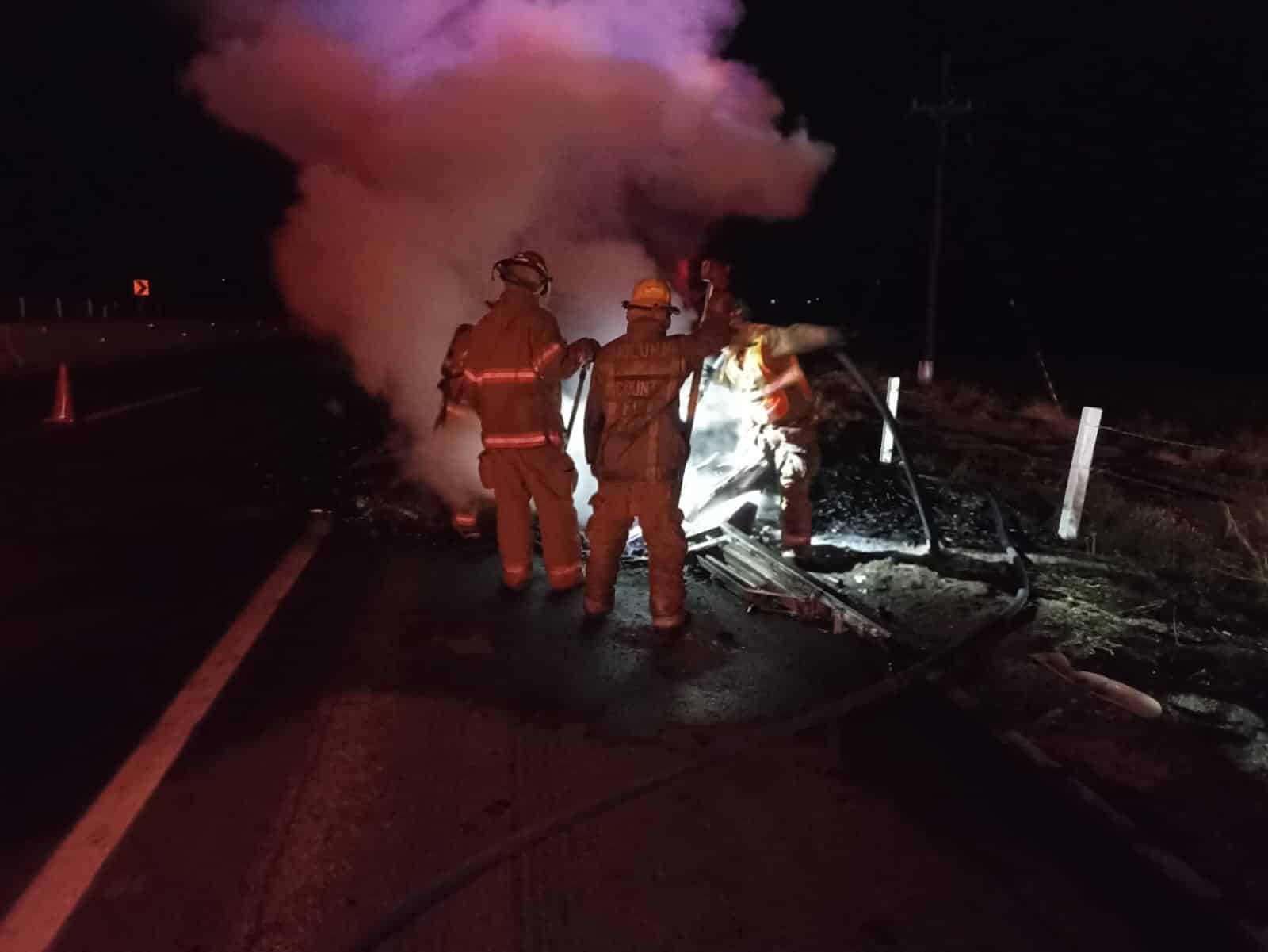 Bomberos del municipio de Angostura apagan un incendio