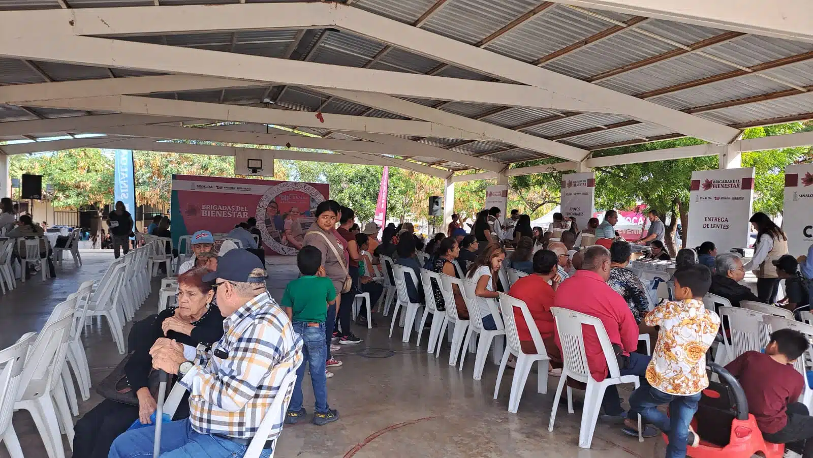 Colonos de Lomas del Ébano y sus alrededores en la última Jornada de Bienestar