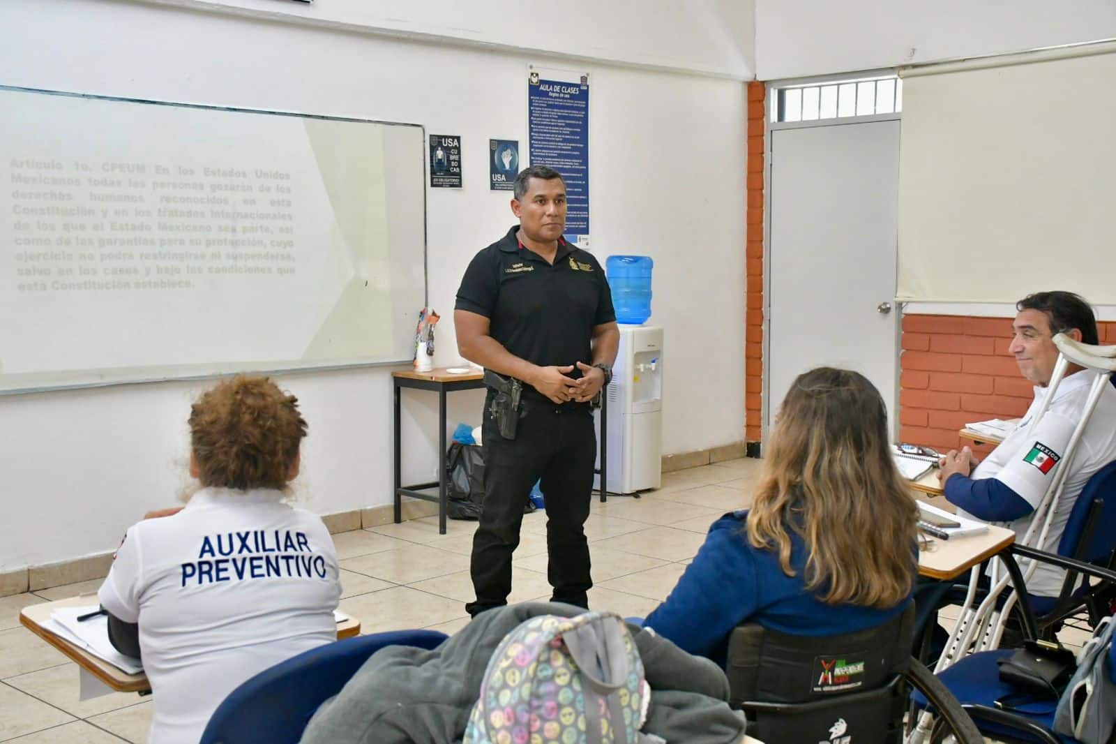 Personas con discapacidad acceden curso en la Unipol