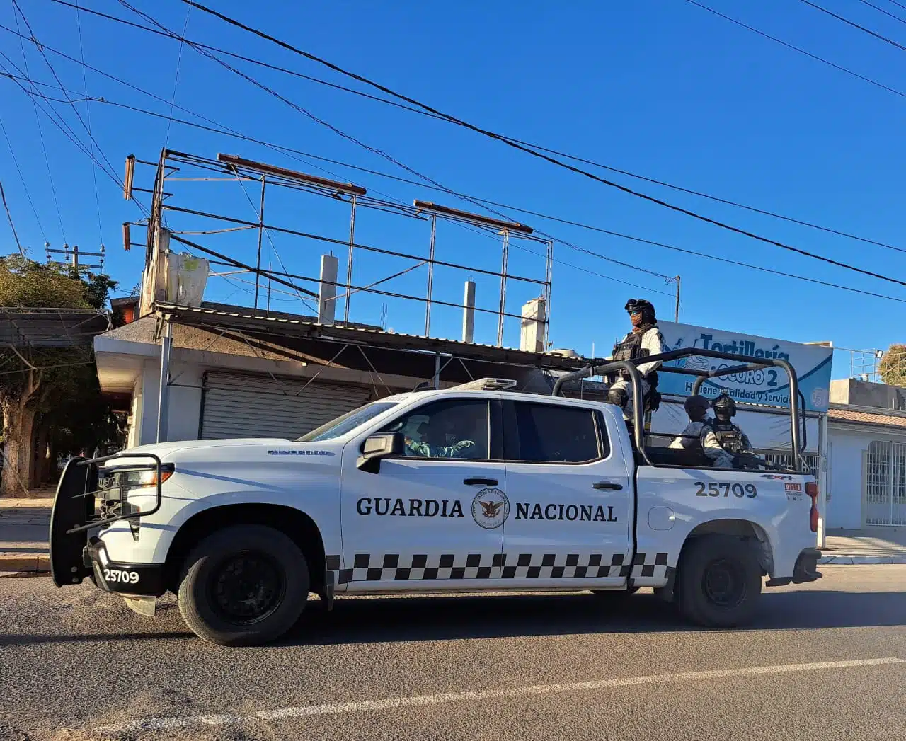 Elementos de la Guardia Nacional sobre las calles de Guasave