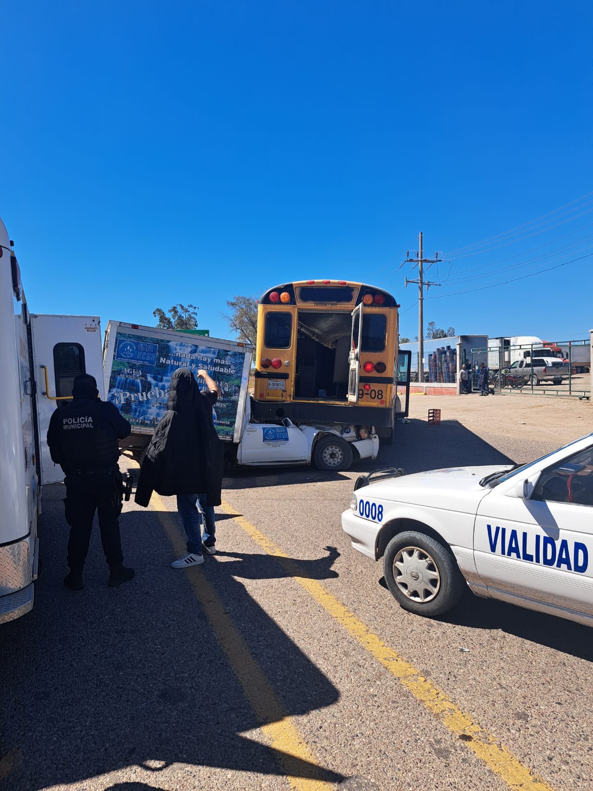 Tres Lesionados Deja Choque Entre Camión De Jornaleros Y Camioneta