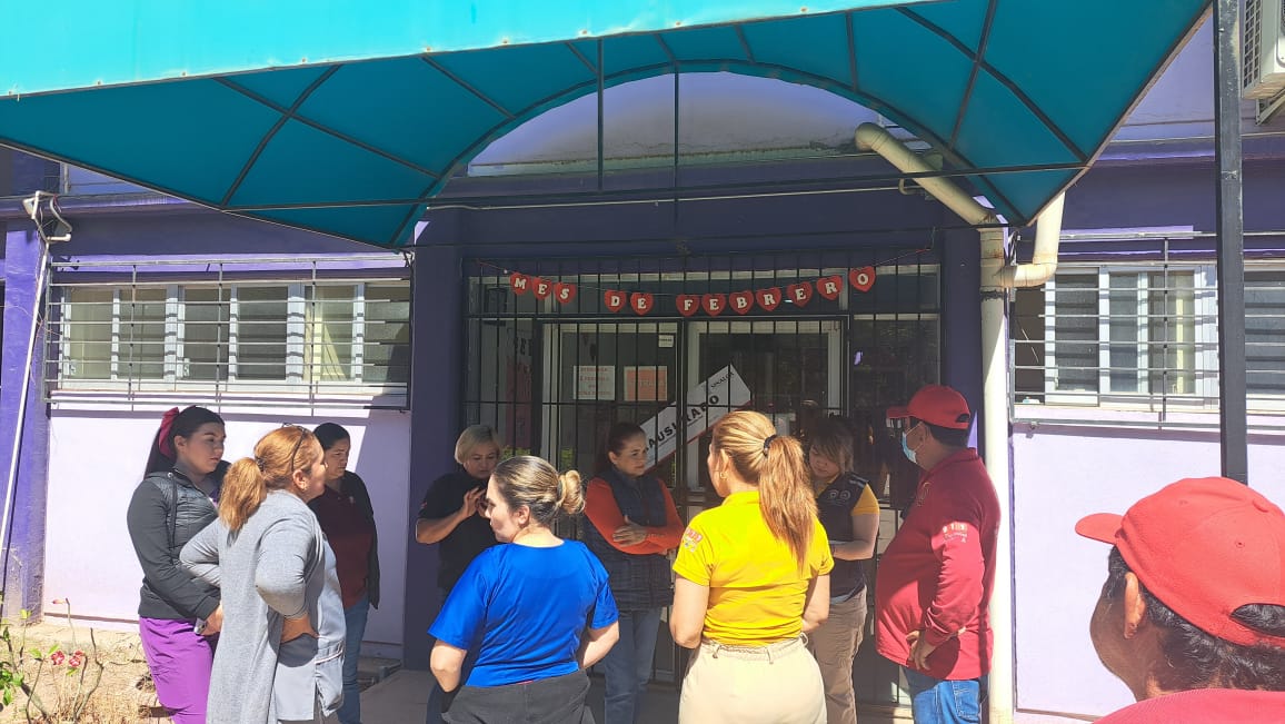 Personas en guardería clausurada