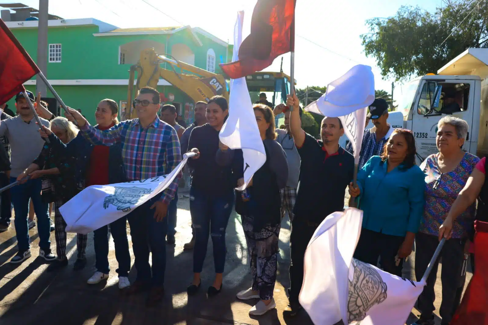 Presidente municipal pone en marcha obras de pavimentación en las colonias Libertad de Expresión y Flores Magón