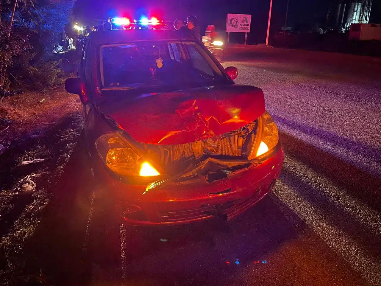 Vehículo Nissan Tiida que embistió al motociclista