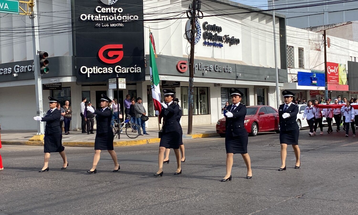 Desfile por el Día de a bandera en Los Mochis.