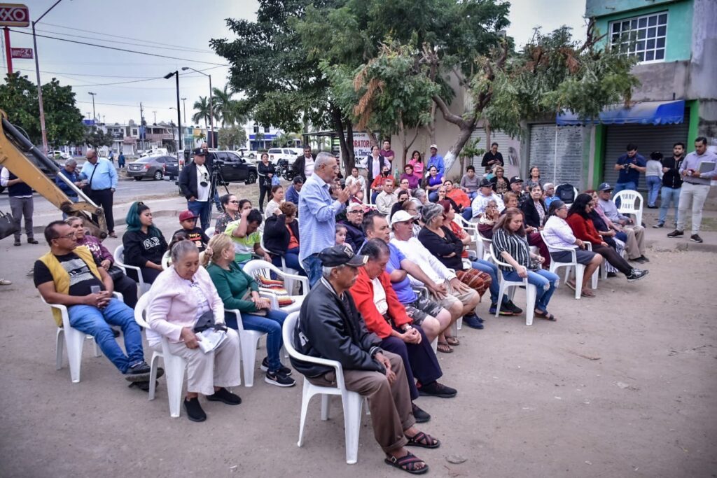 Vecinos del  fraccionamiento Infonavit Alarcón, Mazatlán