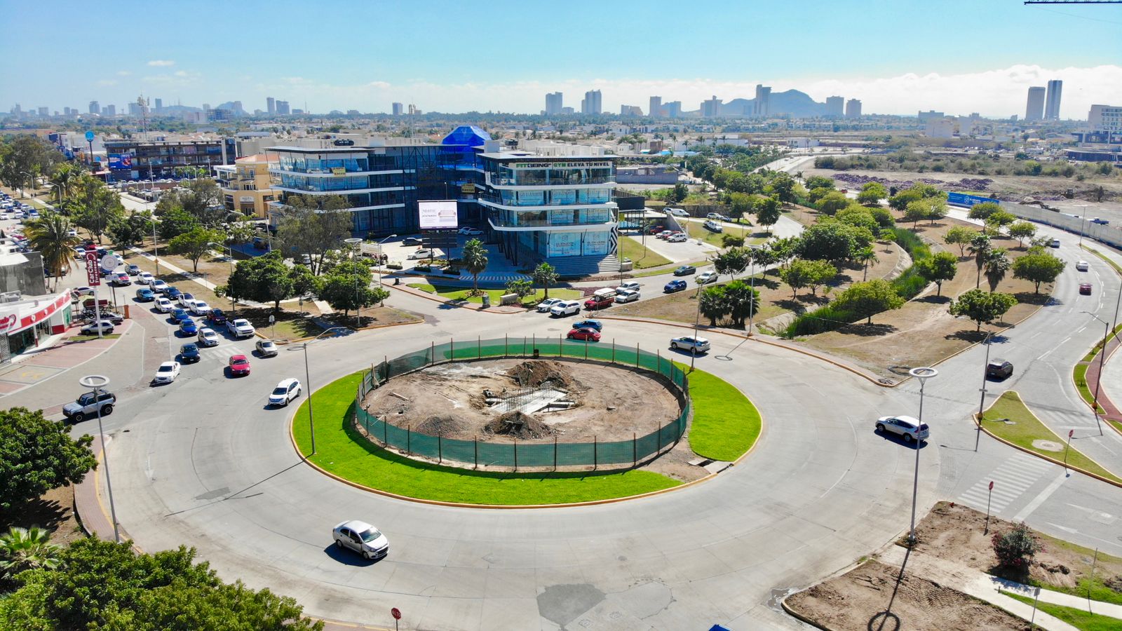 Cruce de las avenidas Atlántico y Carlos Canseco