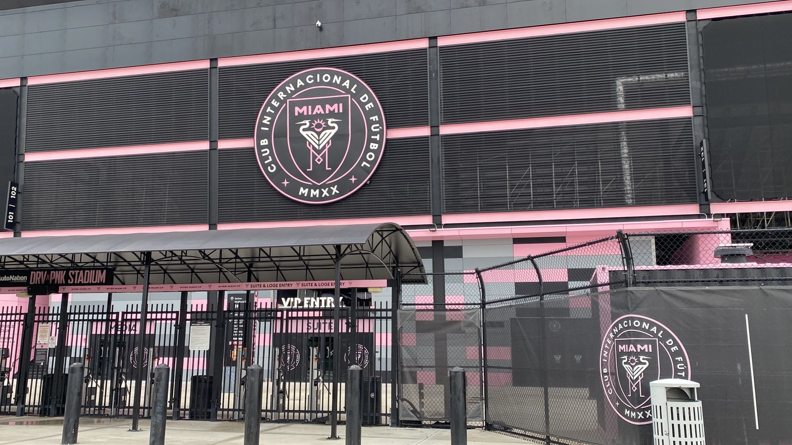 Estadio DRV PNK