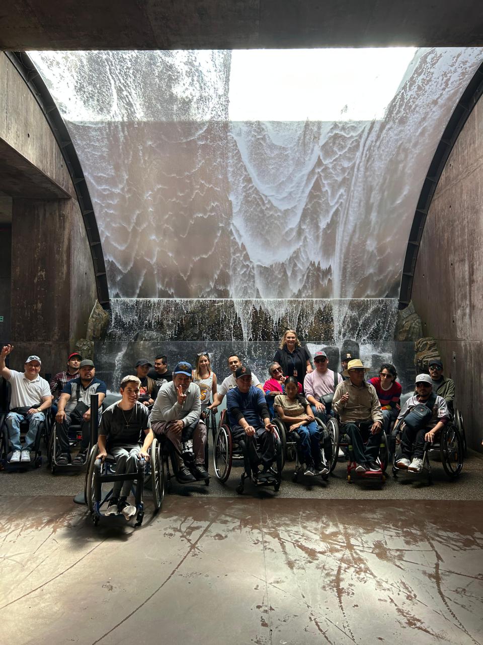 Alumnos del Centro de Rehabilitación y Educación Especial (CREE) Sinaloa en su visita al Gran Acuario Mazatlán Mar de Cortés