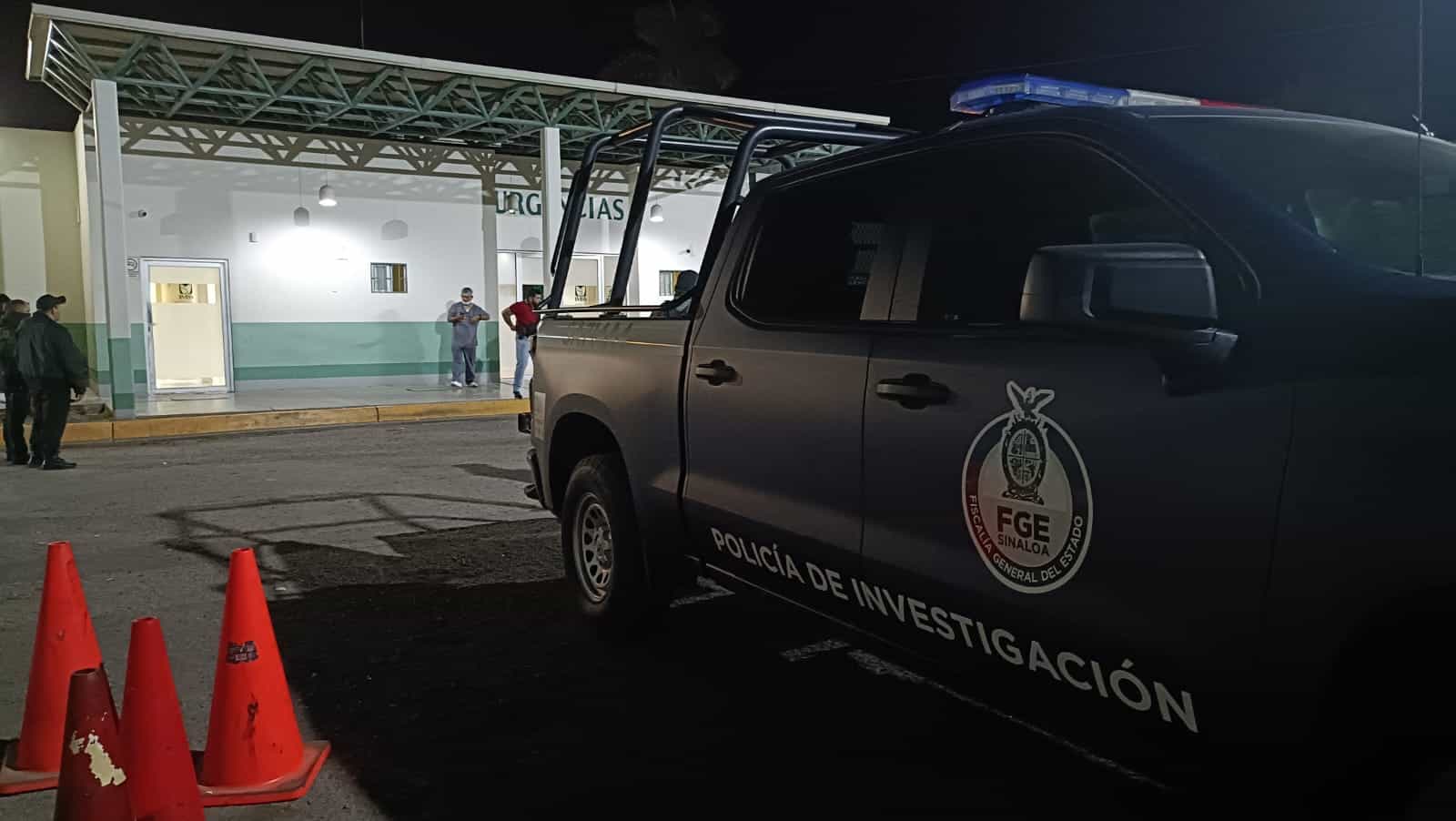 Patrulla de la policía de investigación en urgencias de IMSS