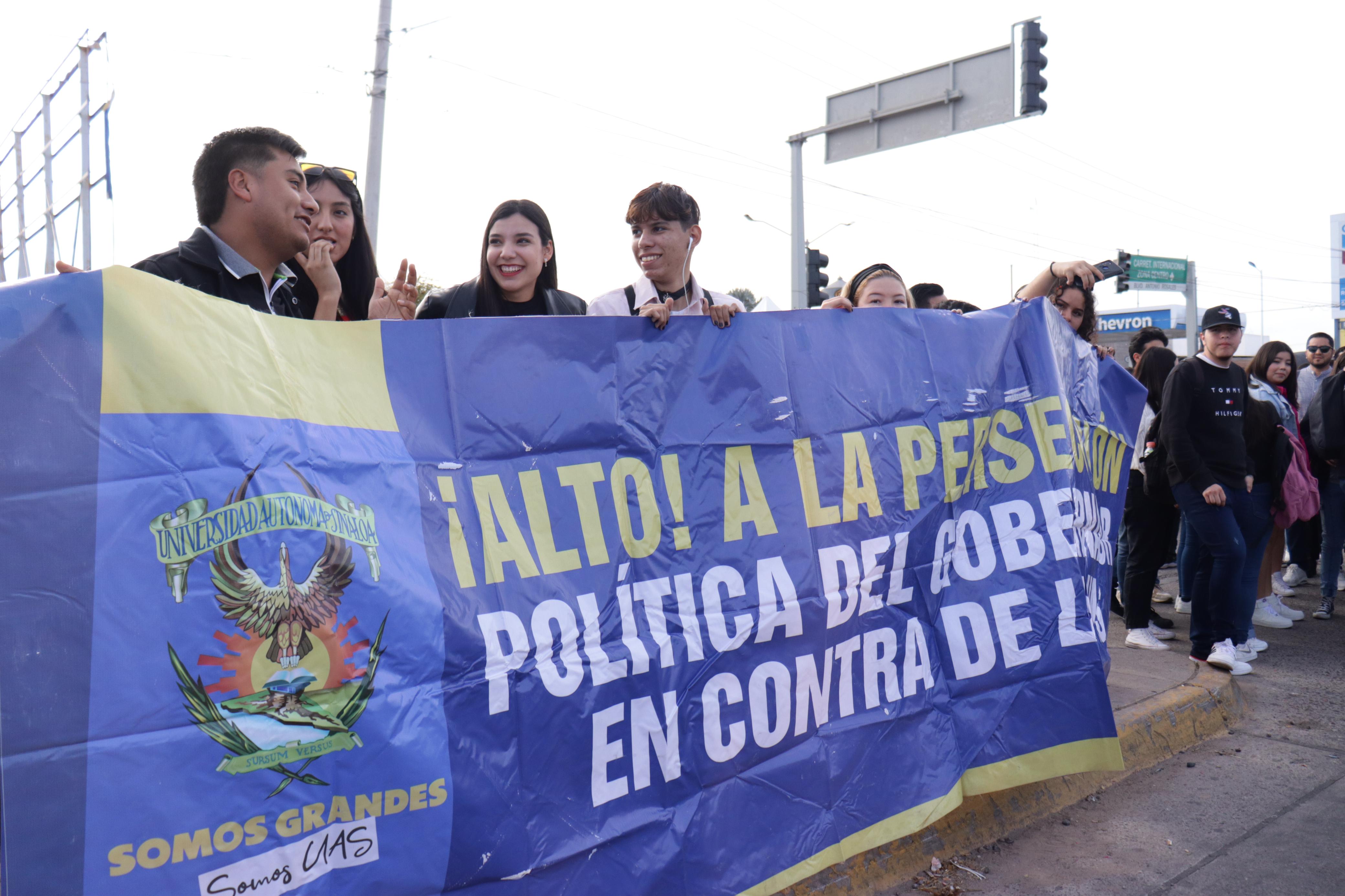 Manifestación de trabajadores y alumnos de la UAS