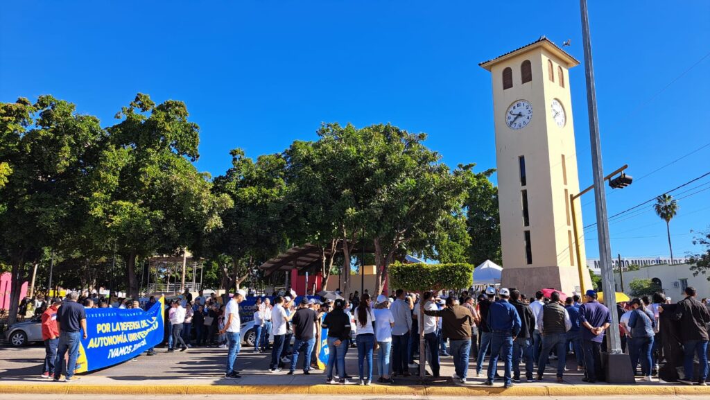Manifestación de trabajadores y alumnos de la UA