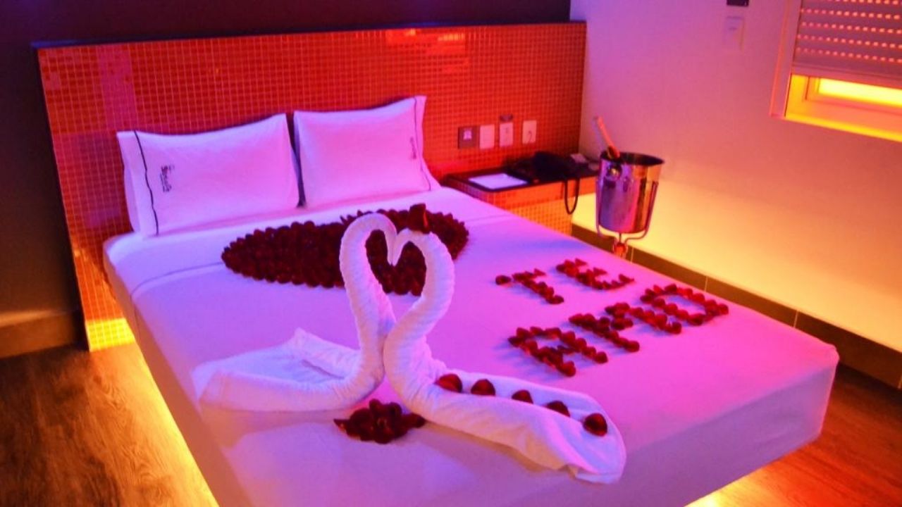 Cama decorada con motivo de San Valentín