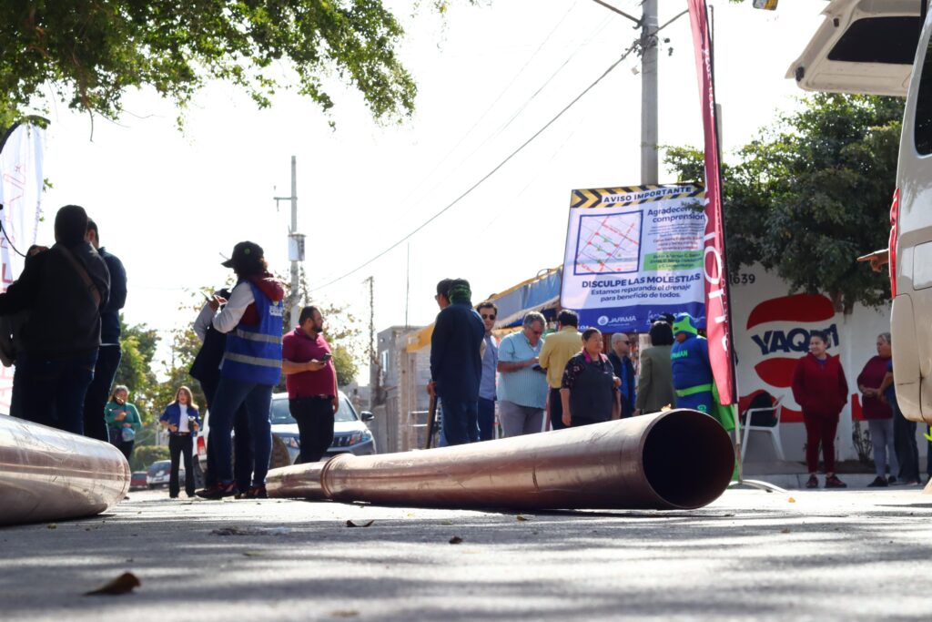 tuberías en calle de Los Mochis