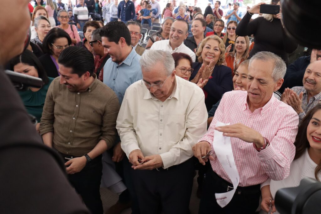 Gobernador de Sinaloa, Rubén Rocha Moya entrega pavimentación del bulevar Rosales de Los Mochis. 