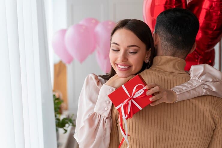 Pareja celebrando San Valentín.