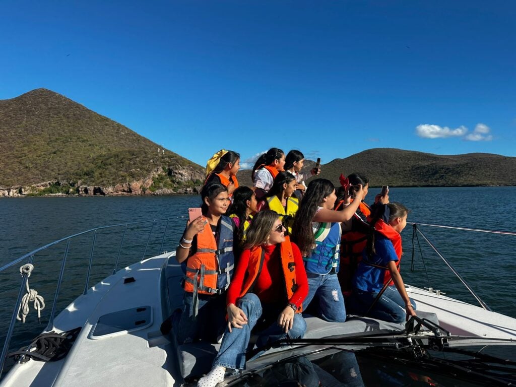 Grupo de niñas de la comunidad Las Grullas.