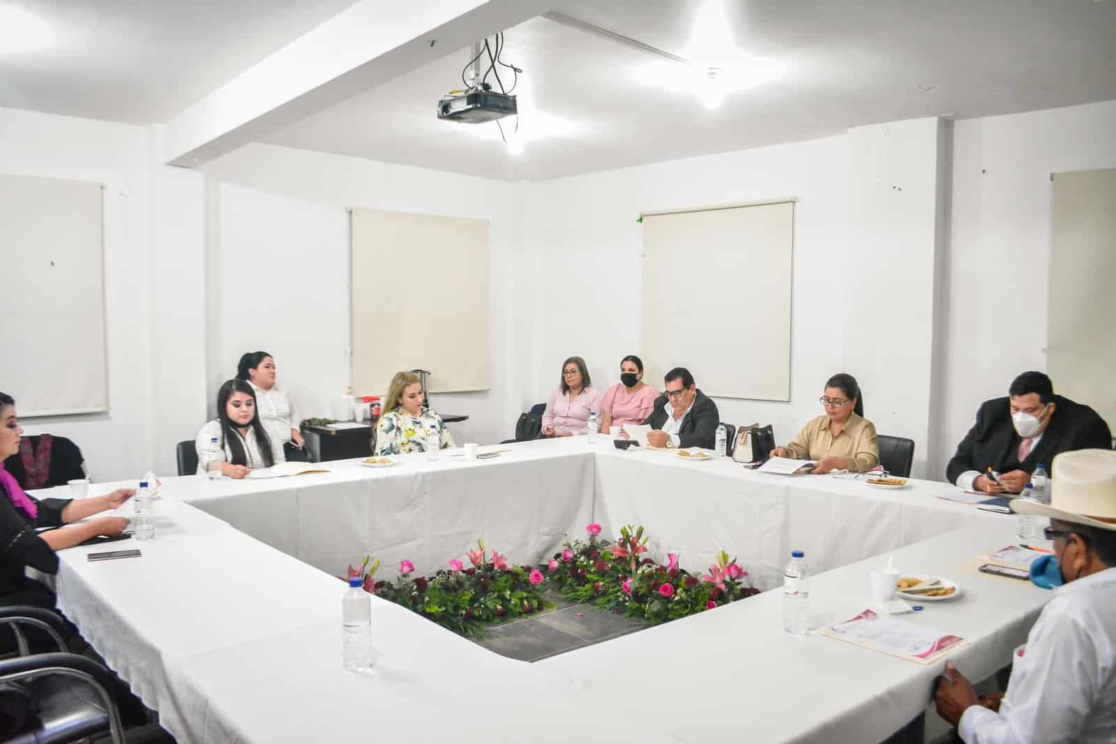 Regidores en cabildo de Choix