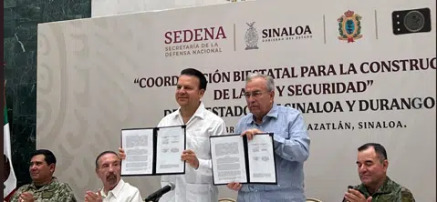 El gobernador del estado, Rubén Rocha Moya, y Esteban Villegas Villarreal, mandatario estatal de Durango.