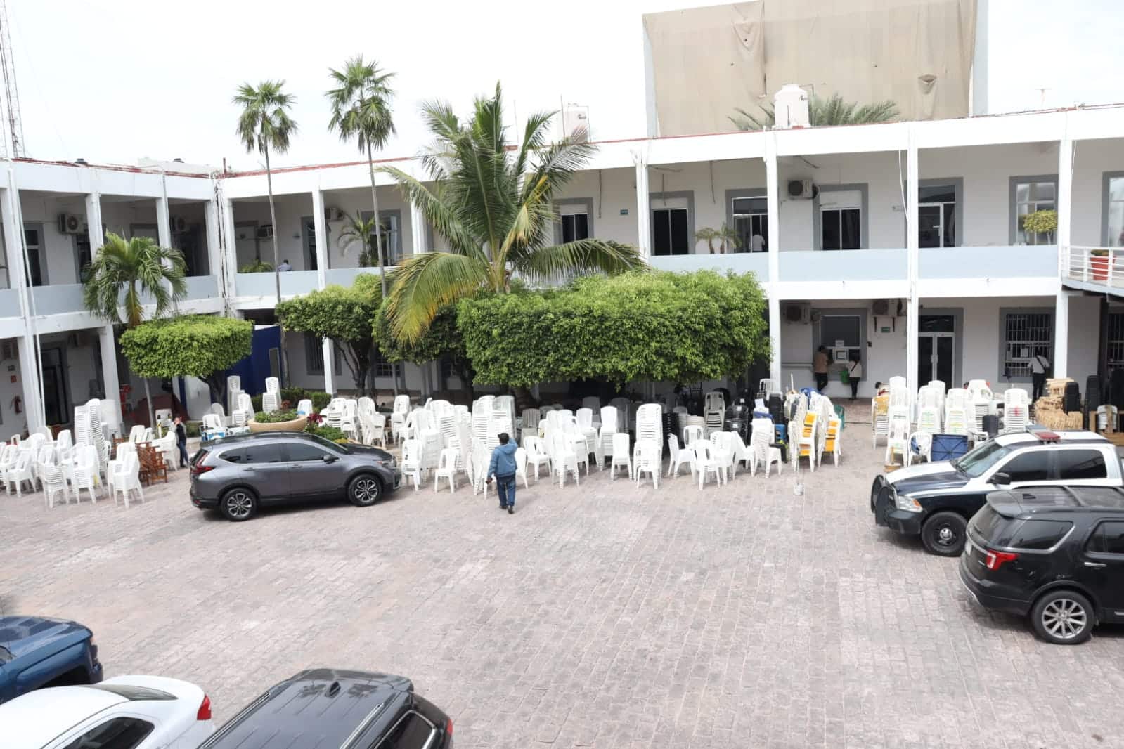 Sillas decomisadas en el ayuntamiento de Mazatlán