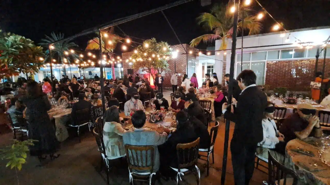 DIF Sinaloa y Cidis celebran “una velada en la obscuridad con causa”.