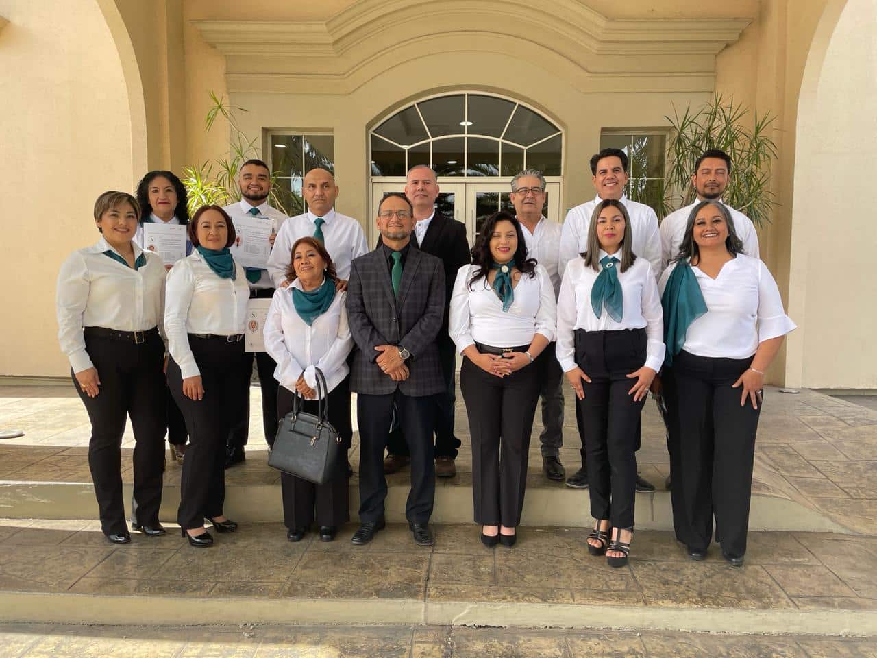 11 terapeutas profesionales graduados del Centro Educativo de Medicina Holística Integrativa en Los Mochis