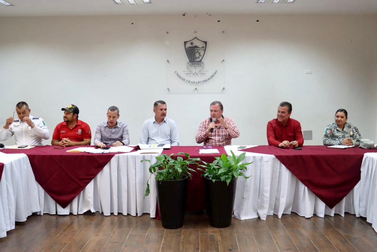 Autoridades de Ahome reunidas para presentar el operativo de Semana Santa 2024