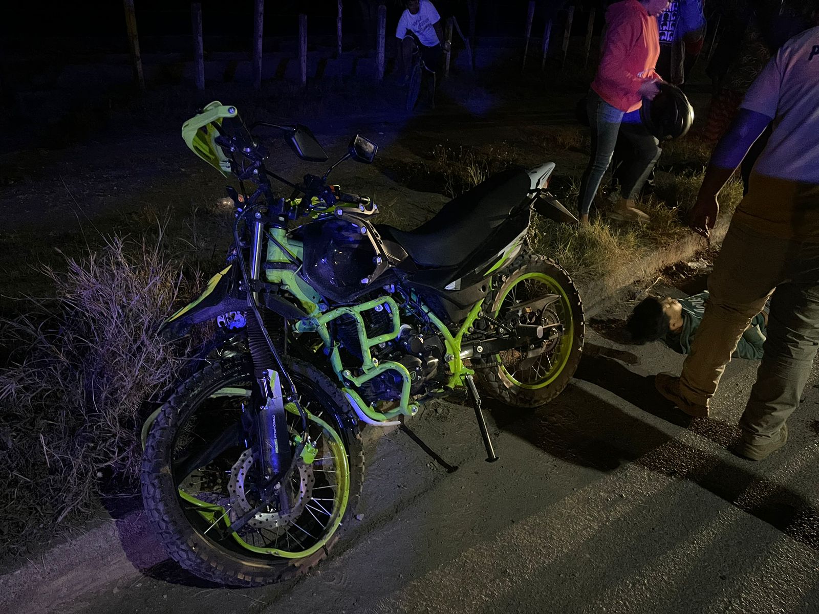 Motocicleta en la que viajaban dos menores de edad que resultaron lesionados
