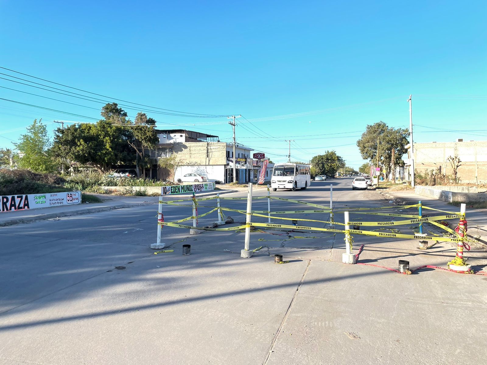 Zona acordonada sobre la calle Liverpool por el riesgo de colapso que presenta la losa de concreto