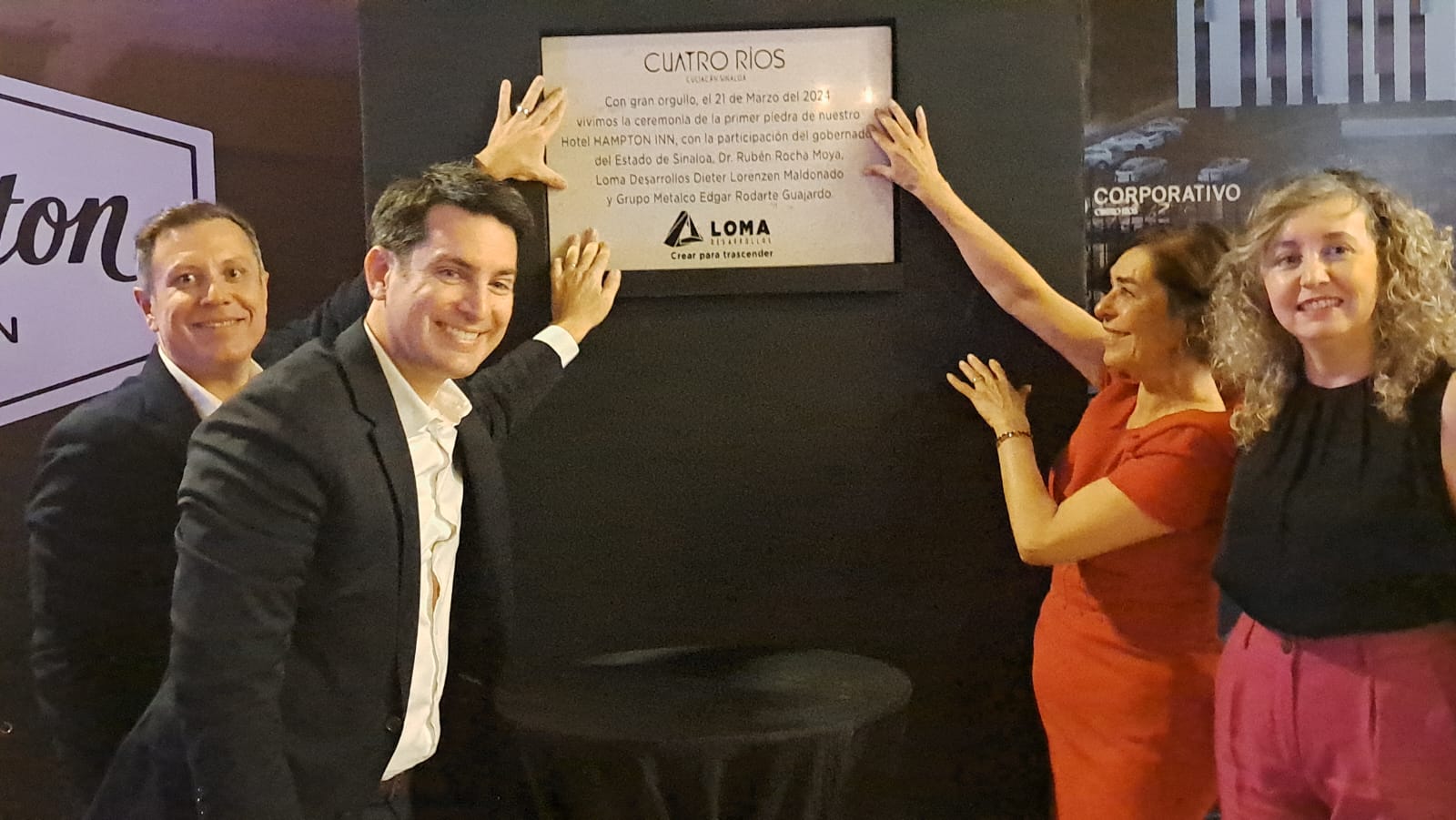 Colocación de la primera piedra para la construcción del hotel Hampton Inn de la cadena Hilton