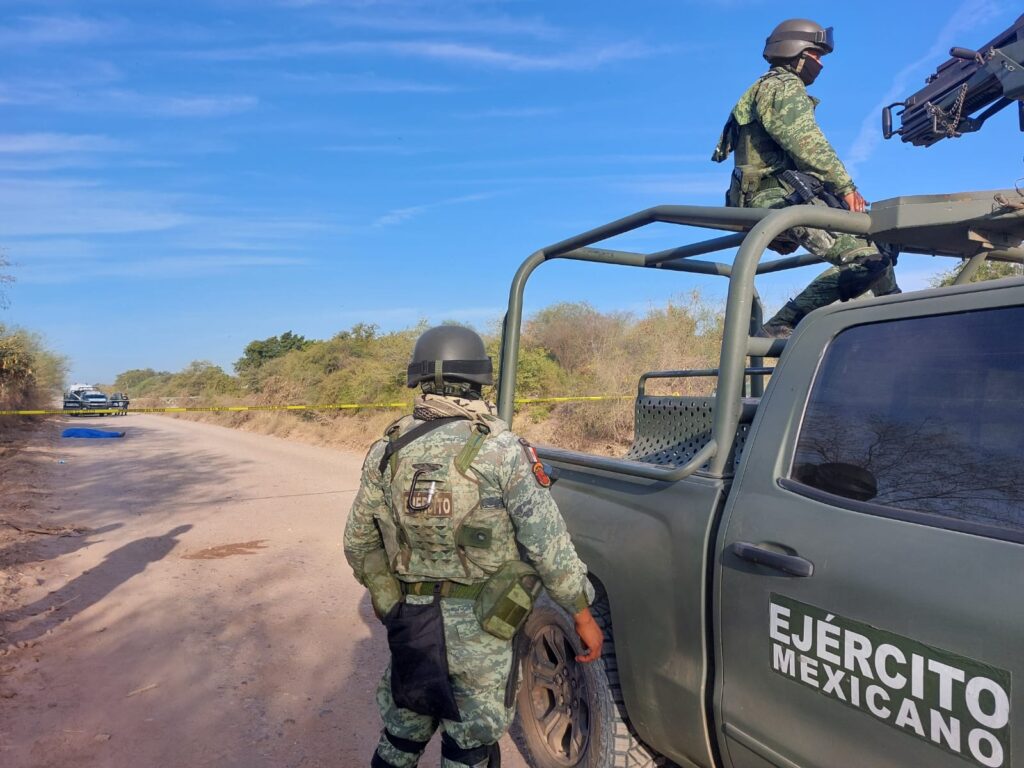 Elementos del Ejército Mexicano en el lugar de los hechos