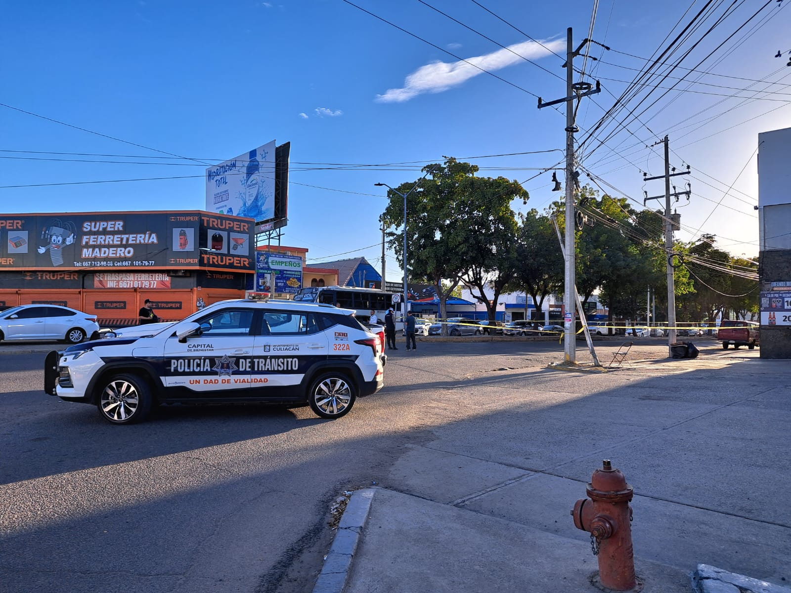 Vehículo de la Policía de Tránsito en la colonia Centro de Culiacán