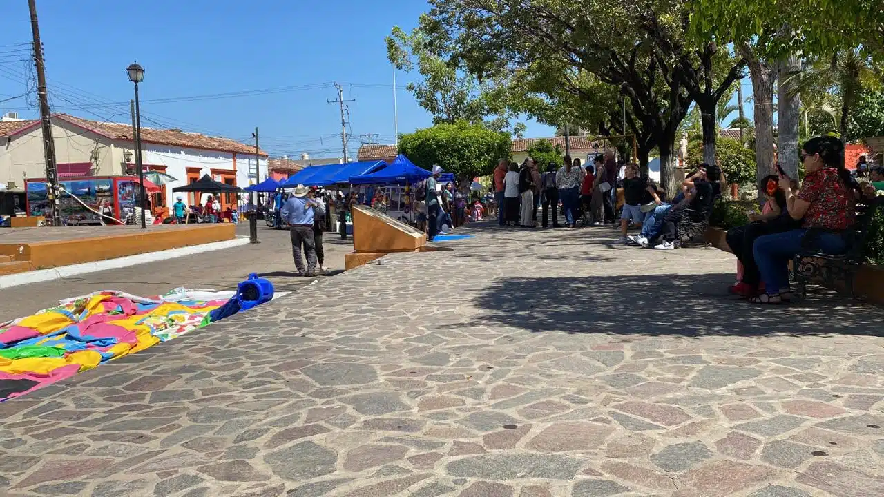 Celebración de la Feria del Mueble y Domingo de Plaza en Concordia