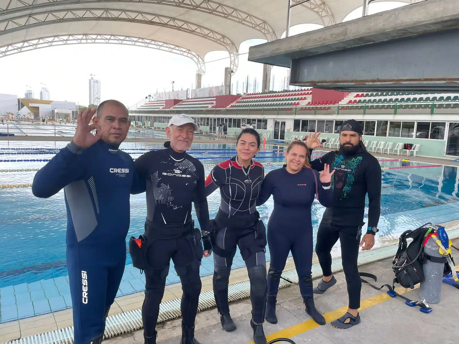 Equipo de buzos del Gran Acuario Mazatlán Mar de Cortés