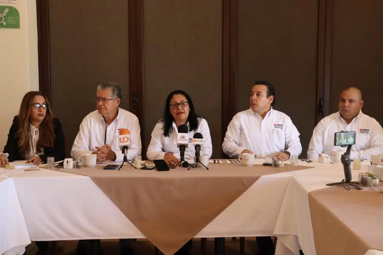 Rueda de prensa de los presidentes consejeros distritales y la consejera presidenta del Consejo Municipal Electoral del Instituto Electoral del Estado de Sinaloa