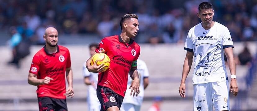 El colombiano Christian Rivera después de meter un penal ante Pumas
