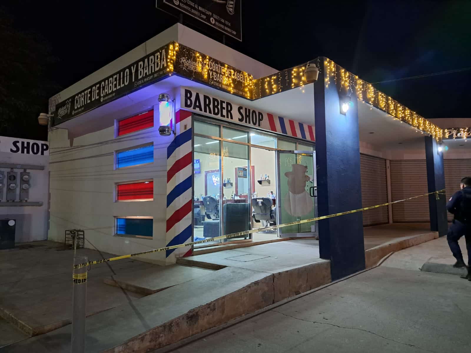Barbería acordonada tras el asesinato de un hombre al interior