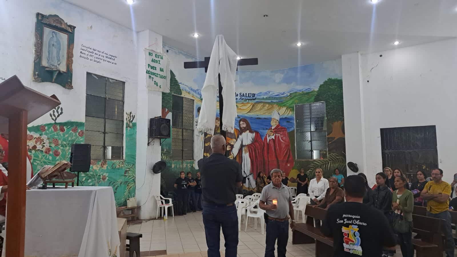Adoración a la Santa Cruz en la Parroquia San José Obrero