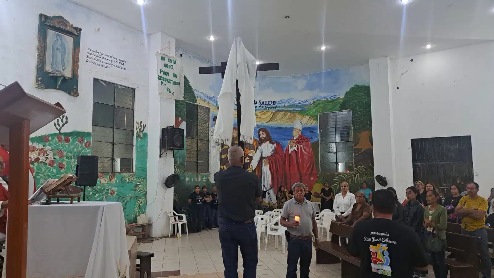 Adoración a la Santa Cruz en la Parroquia San José Obrero