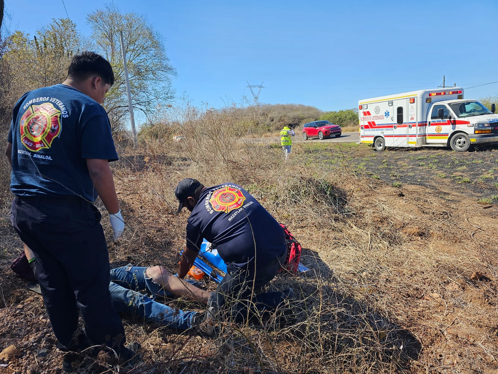 Persona accidentada por la carretera libre Mazatlán-Culiacán cerca del kilómetro 30
