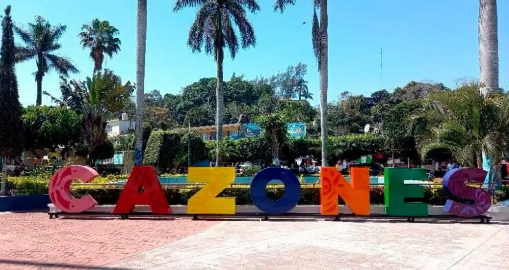 Abandonan restos humanos junto a letras turísticas en Cazones de Herrera, Veracruz