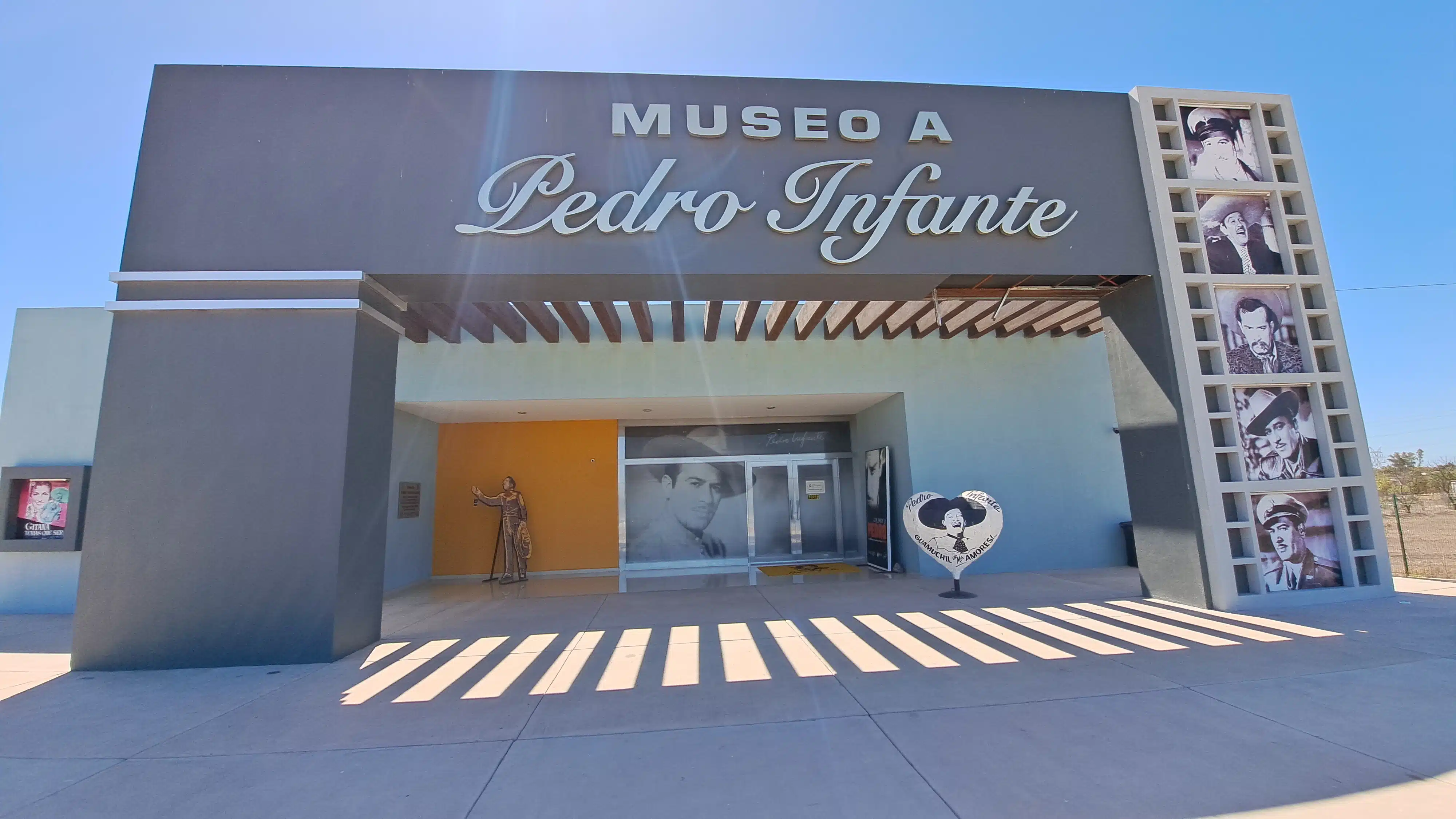 Acceso a Museo Regional Pedro Infante