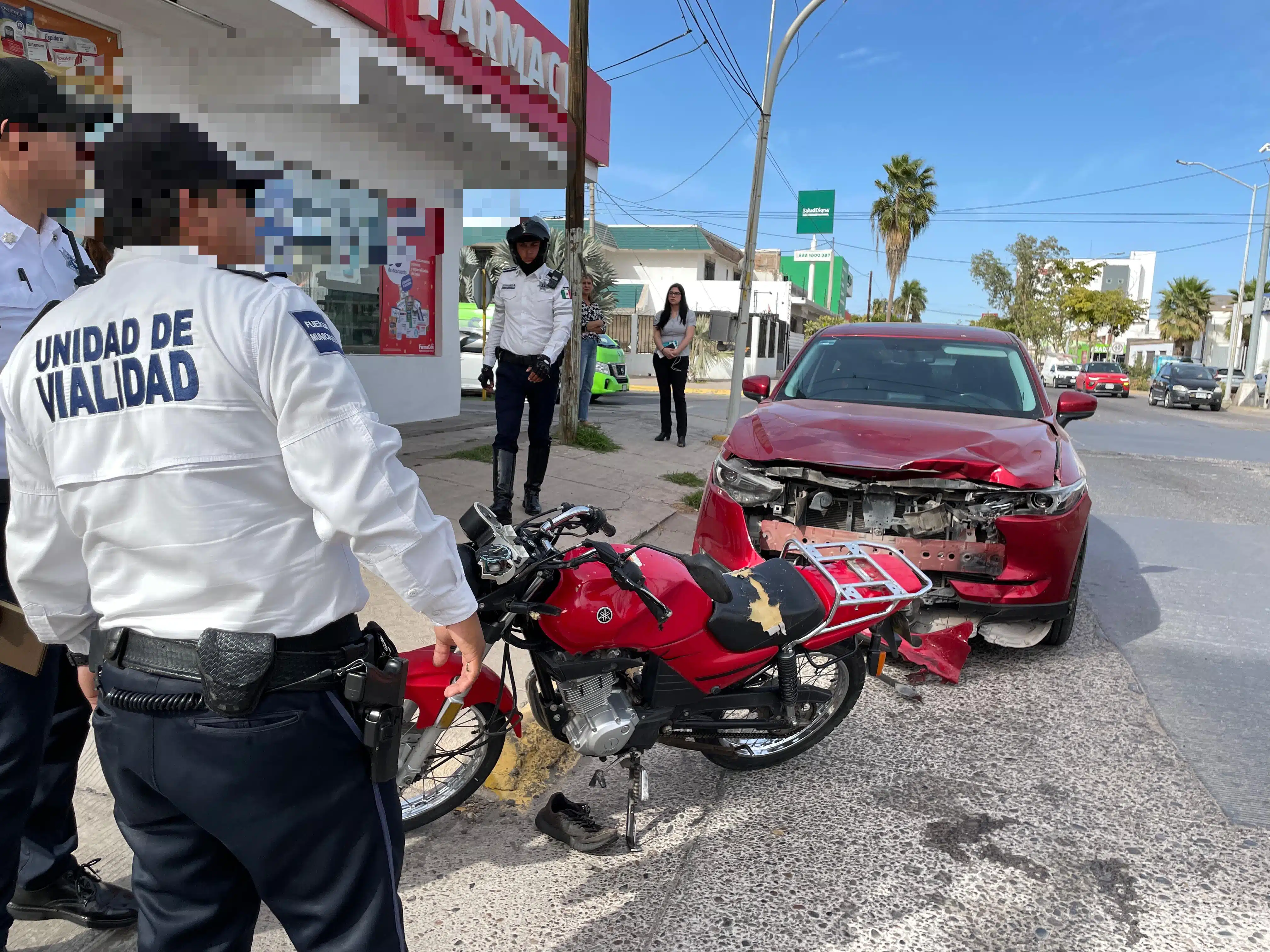El accidente ocurrió en el cruce del bulevar Antonio Rosales y la calle Heriberto Valdez.