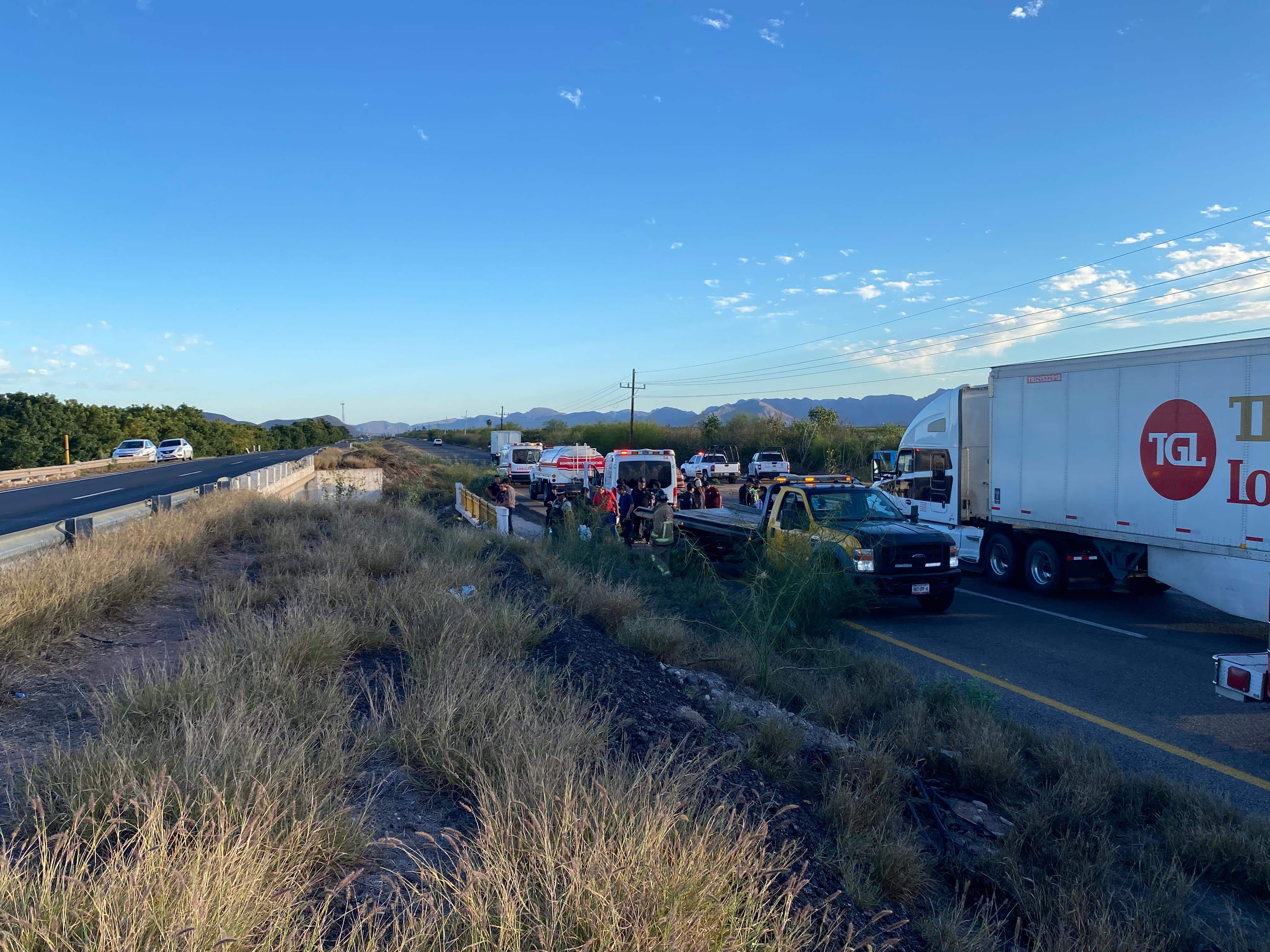 Elementos de la Guardia Nacional, Protección Civil y de la Secretaría de Seguridad Pública acudieron al lugar del accidente.
