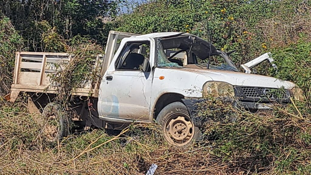 Camioneta en la que viajaba José Andrés tras un accidente tipo salida de camino en Mazatlán