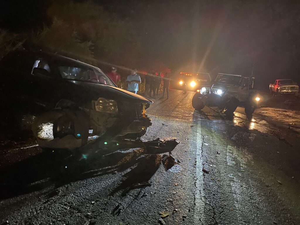 Jeep y camioneta que participaron en el accidente tipo choque en Mazatlán