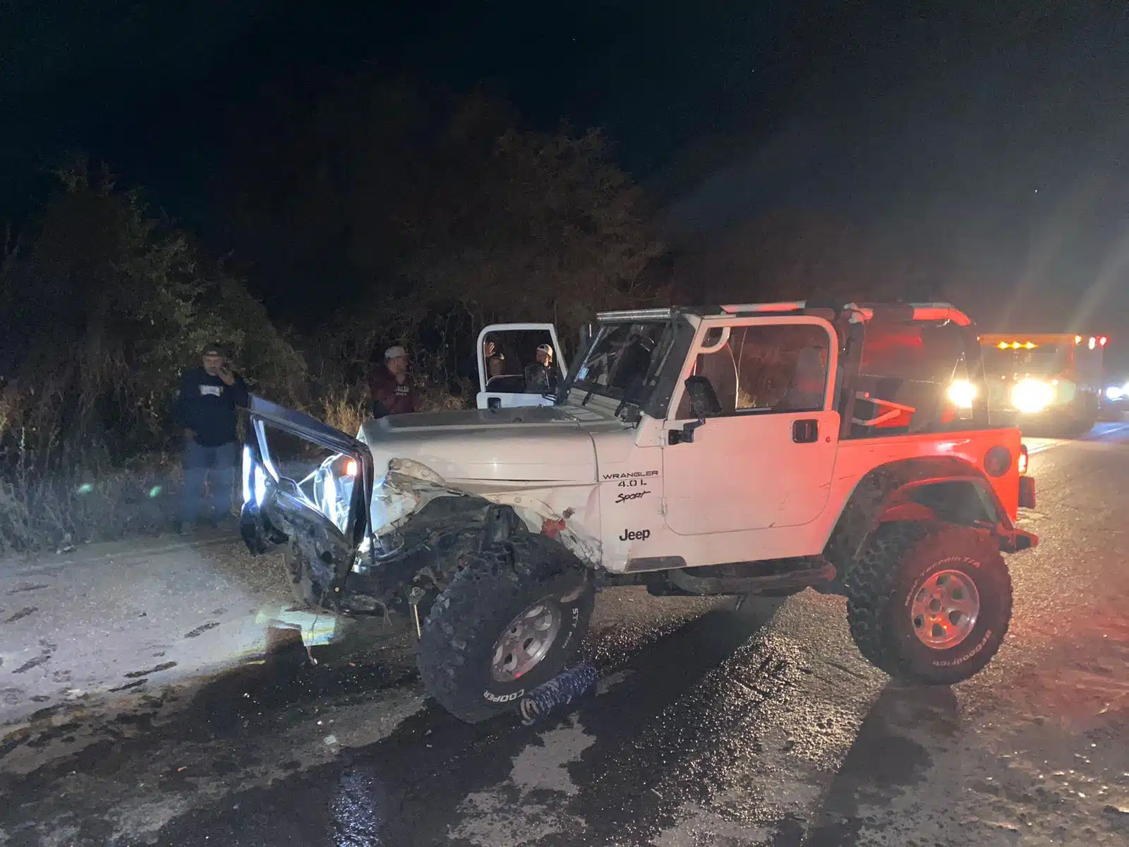 Jeep que participó en el accidente tipo choque en Mazatlán