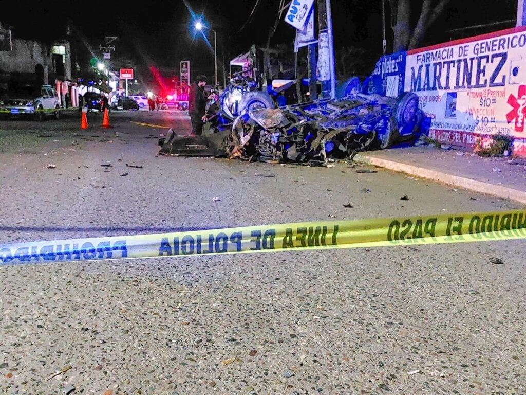 Camioneta Tacoma gris destrozada tras choque en Eldorado, Culiacán