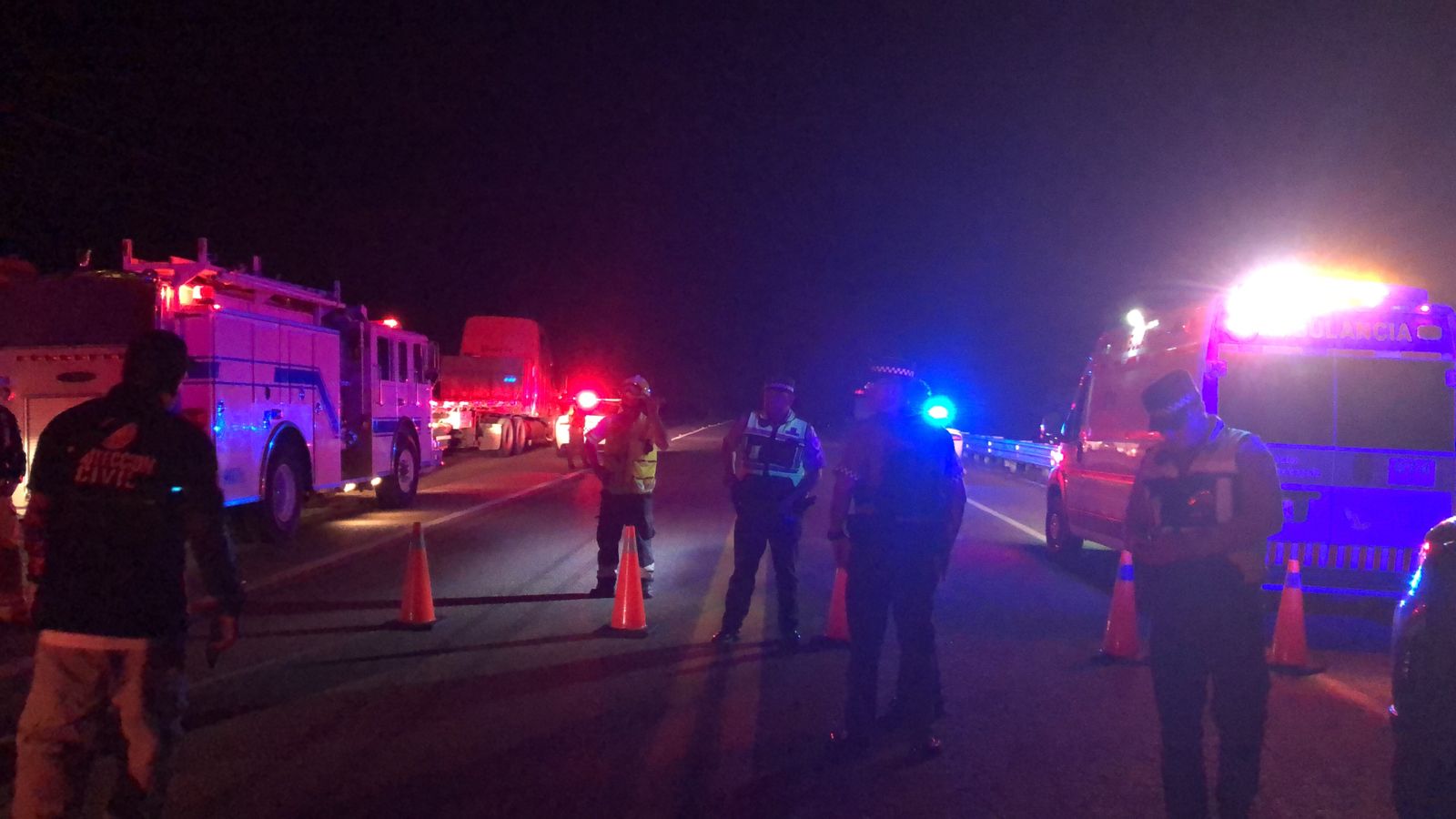 Agentes de la Guardia Nacional División Carreteras se encargaron de cerrar la vialidad.