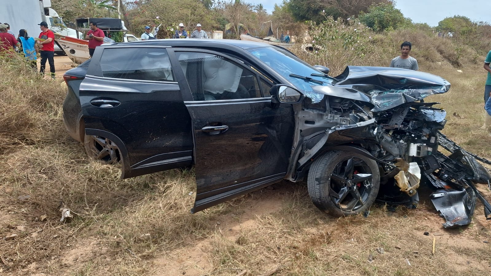 El tren arrolló una camioneta en Celestino Gazca, Elota; hay un lesionado.